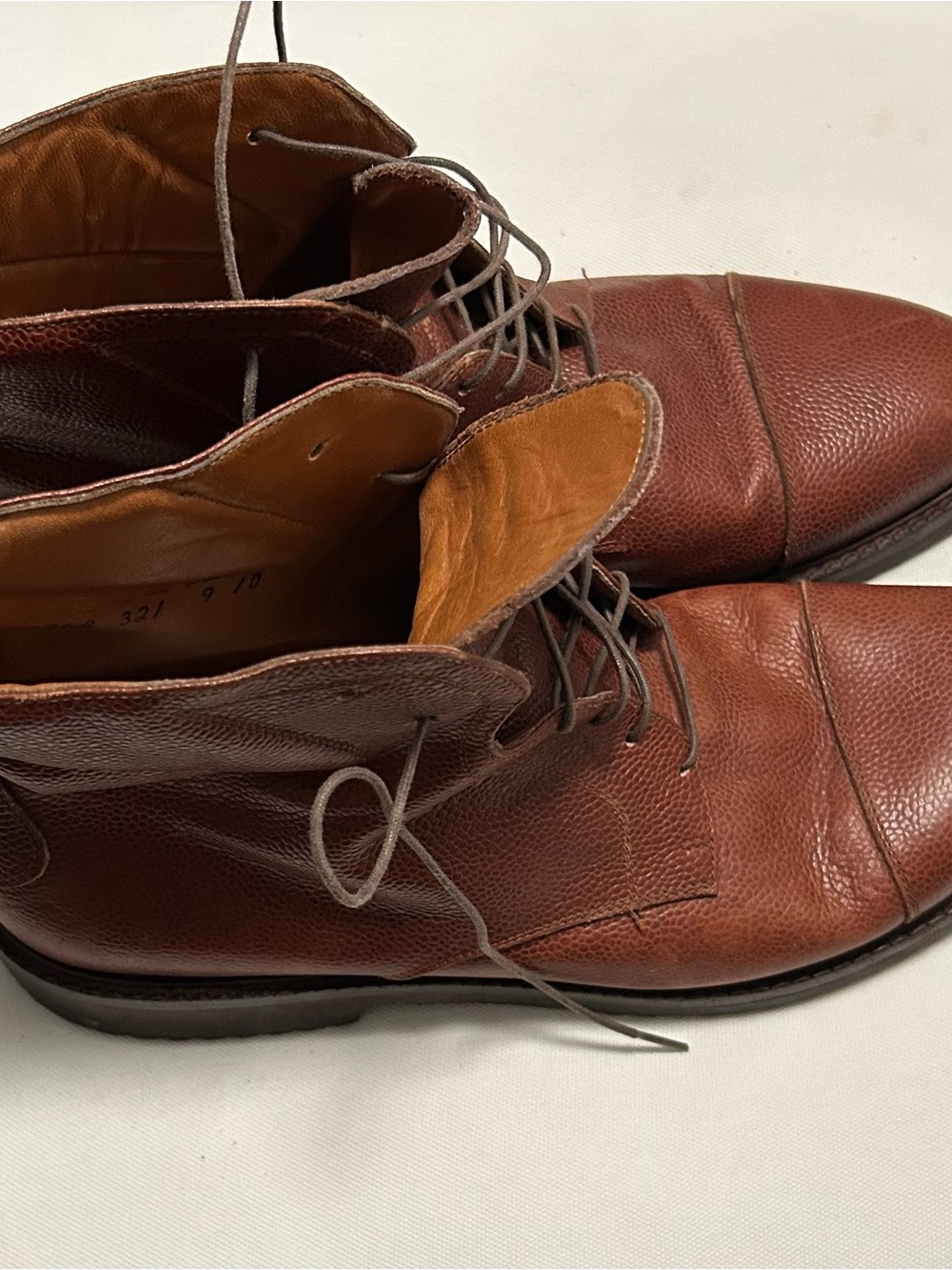 Salvatore Ferragamo Men's Chestnut Brown Leather Chukka Boots, never been worn,